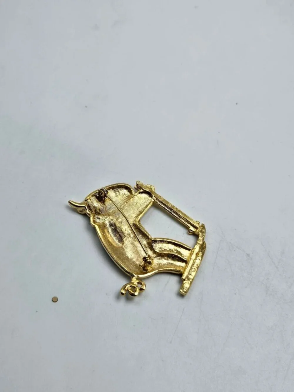 NWT 00's Holiday Lane Skiing Cow Brooch Christmas Enamel Sparkle Gold Tone Lapel